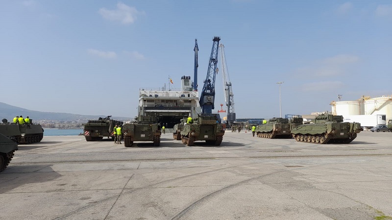 BTL Ysabel realizando operaciones de carga en la Ciudad Autónoma de Melilla